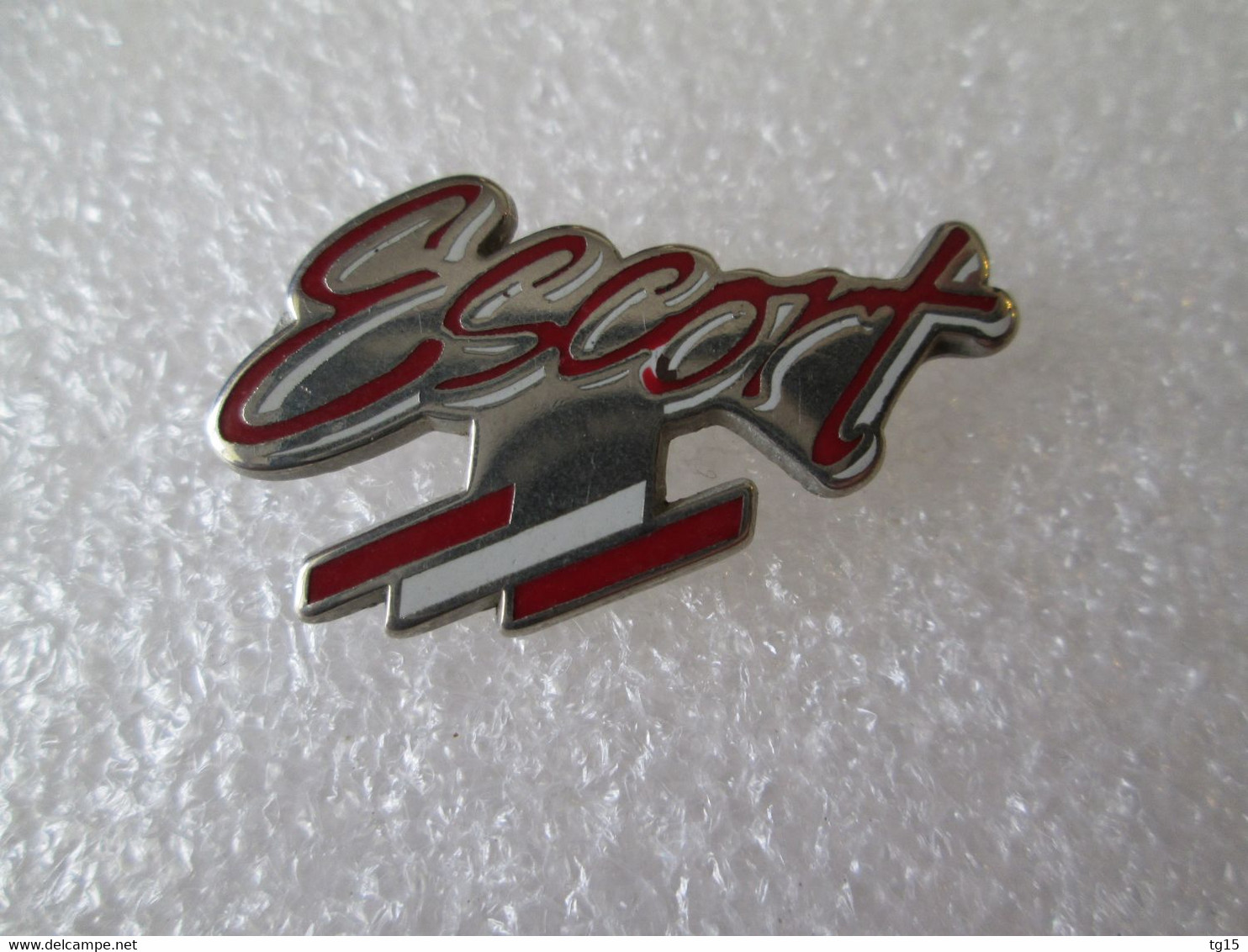 PIN'S    LOGO   FORD  ESCORT   Zamak - Ford