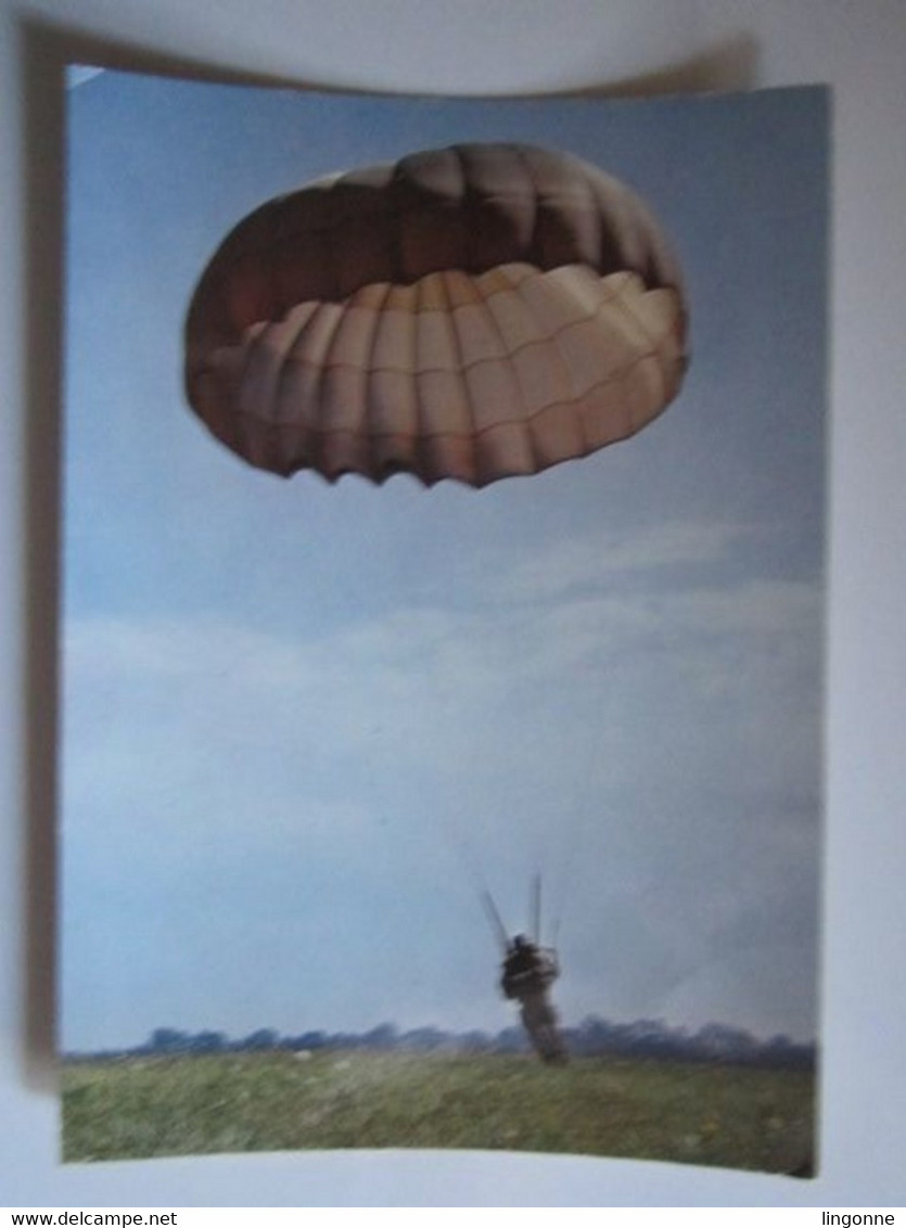 Parachutisme Fallschirmspringen Arrivée Au Sol - Paracadutismo
