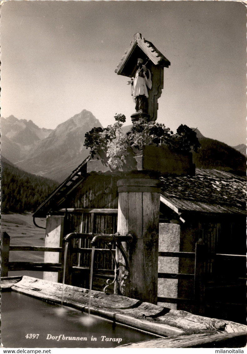 Dorfbrunnen In Tarasp (4397) * 8. 8. 1952 - Tarasp