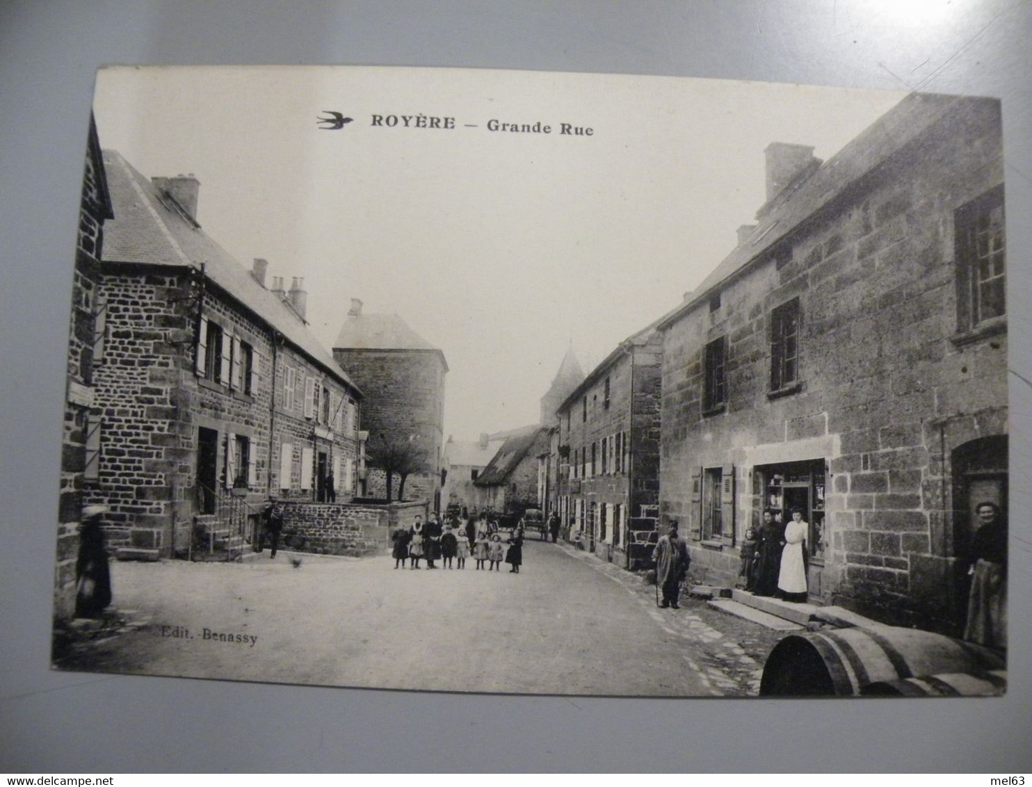 A500 . CPA. 23. ROYERE. (Creuse).Grande Rue.. Beau Plan Animé. Non écrite - Royere