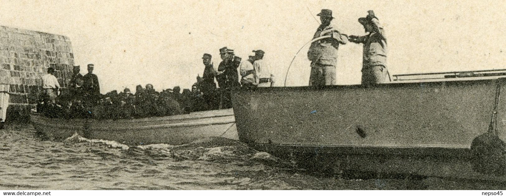 Saint-Martin De Ré.embarquement Des Forçats En Partance Colonies Pénitentiaires De Guyane Et De Nouvelle-Calédonie. - Gefängnis & Insassen