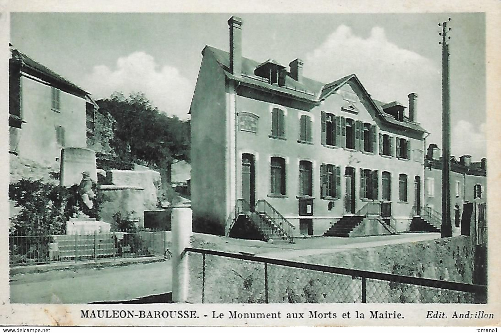65)   MAULEON  BAROUSSE  -  Le Monument Aux Morts Et La Mairie - Mauleon Barousse