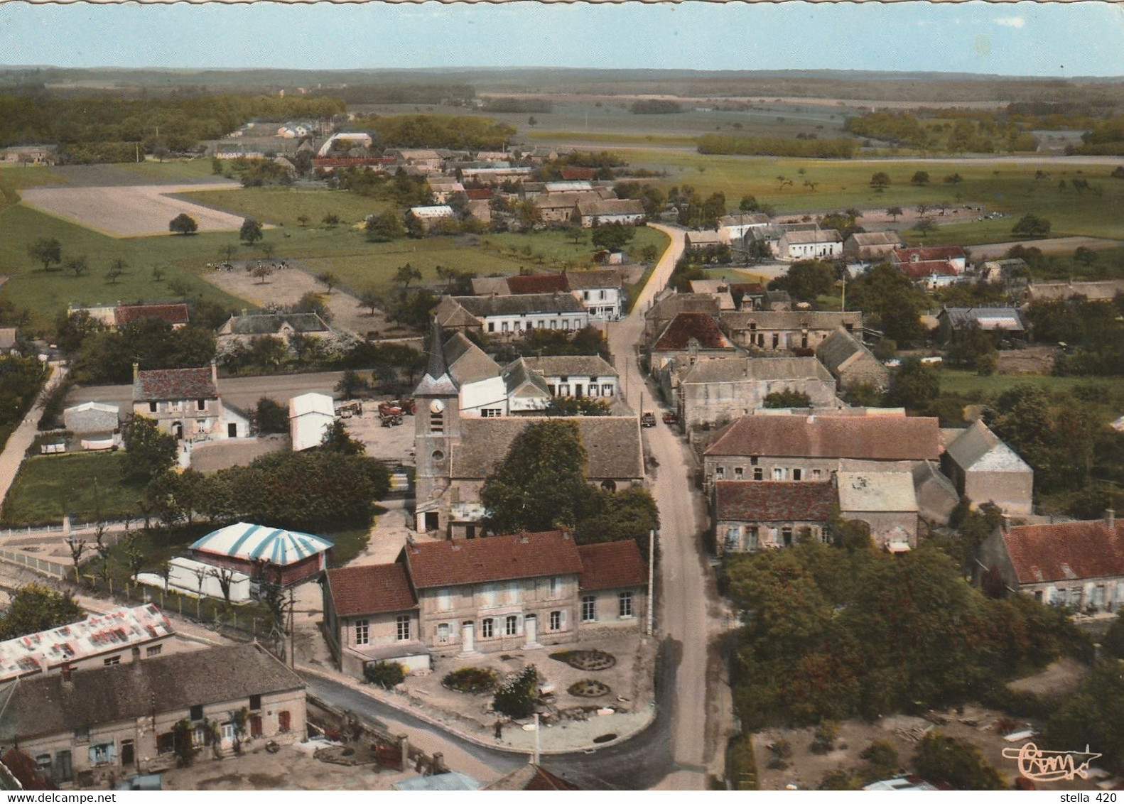 Villebougis  Vue Aerienne Sur La Mairie   1968 - Villebougis