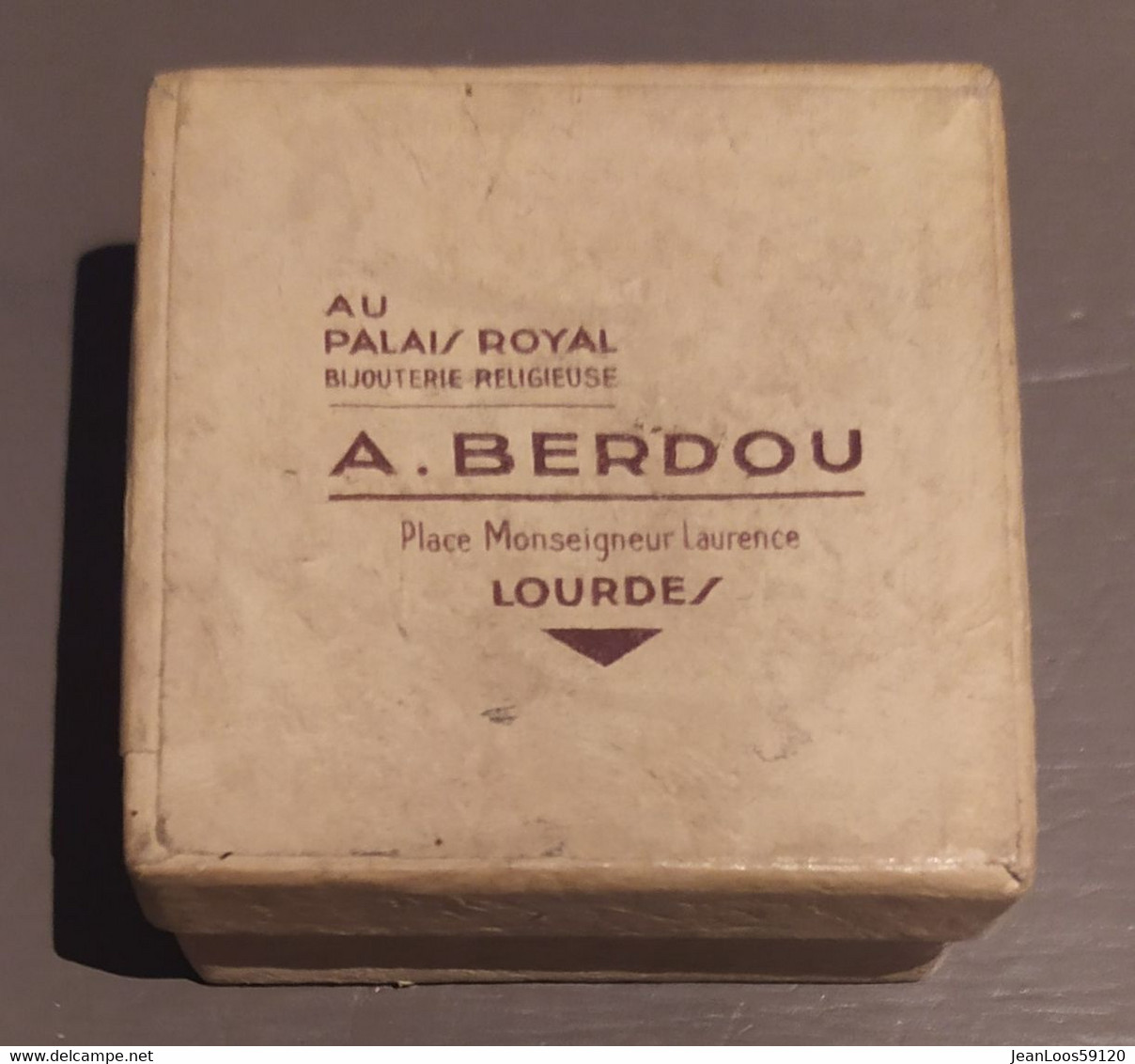 Boite à Bijoux Cartonnée Bijouterie Religieuse BERDOU Place Monseigneur Laurence LOURDES - Materiales