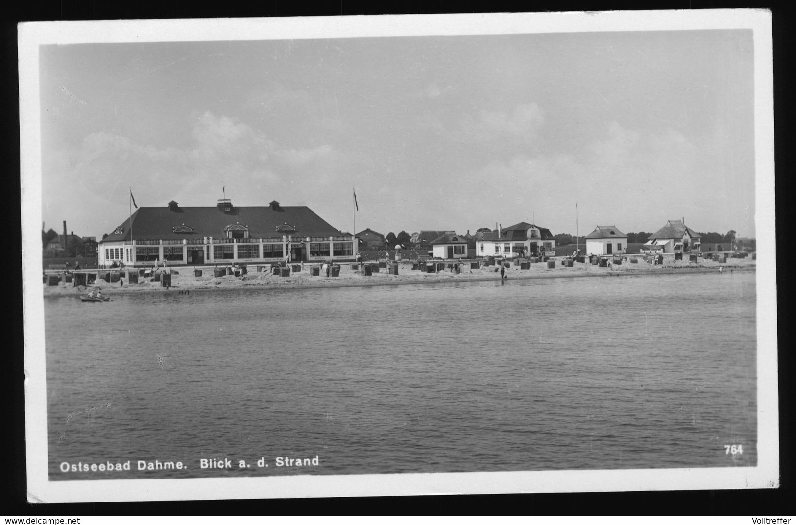 Orig. AK Um 1930, Ostseebad Dahme, Blick Auf Den Strand, Promenade, Restaurant Cafe Böttger's Strandhalle - Dahme