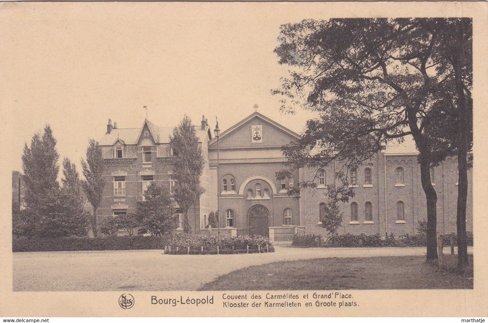 Bourg-Léopold - Couvent Des Carmélites Et Grand'Place - Klooster Der Karmelieten En Groote Plaats - Leopoldsburg