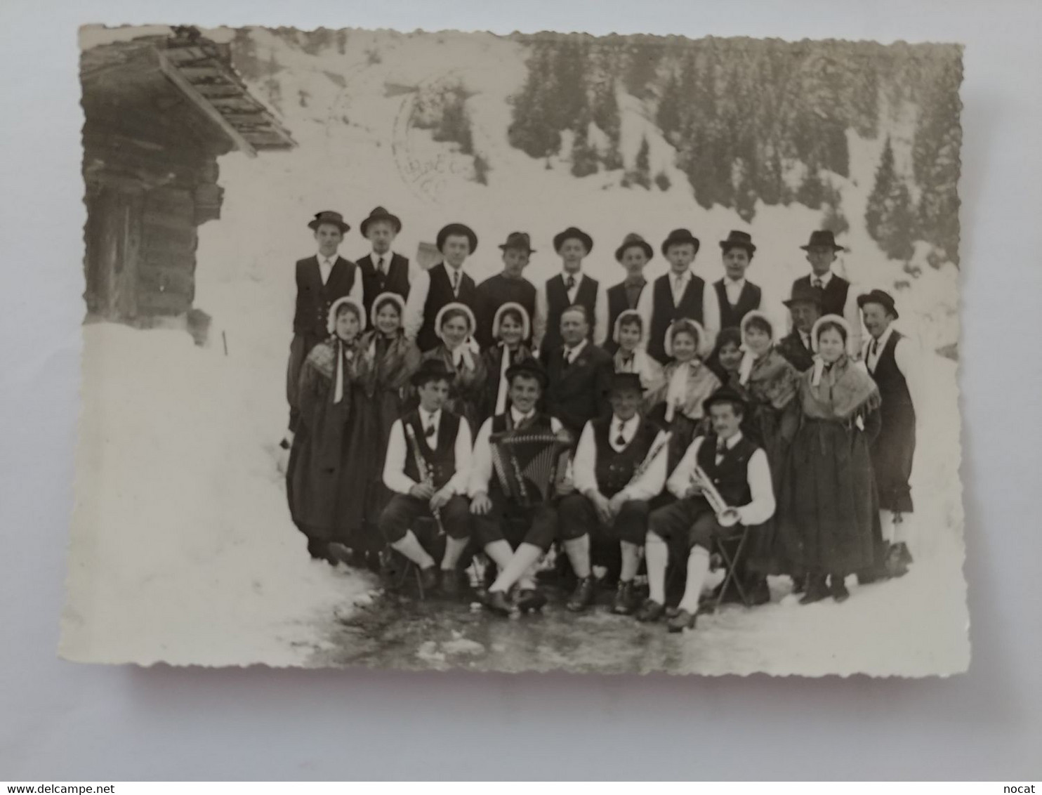 Carte Photo Groupe Folklorique à Scionzier Identifié Comme Ayant Joué Sur La Place Du Reposoir Haute Savoie - Scionzier