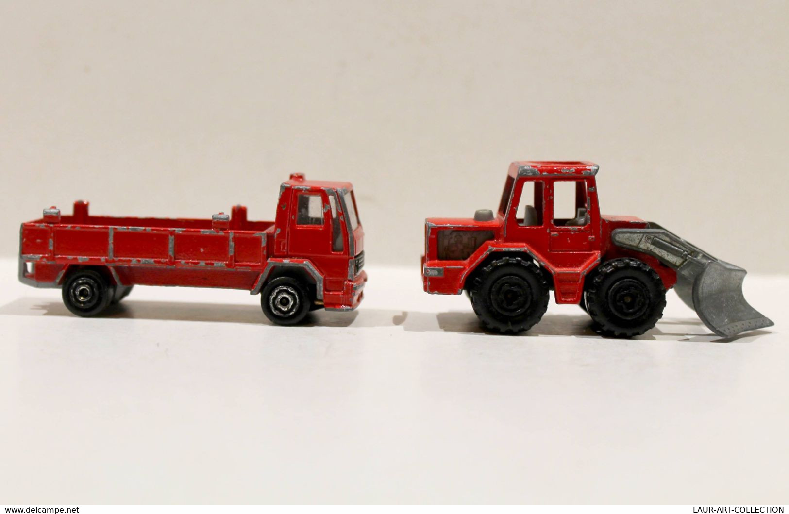 MAJORETTE LOT DE 2 FORD N°241 1/100 + TRACTO N°211 N°263 1/87 ANCIENNE MINIATURE        (031221.36) - Majorette