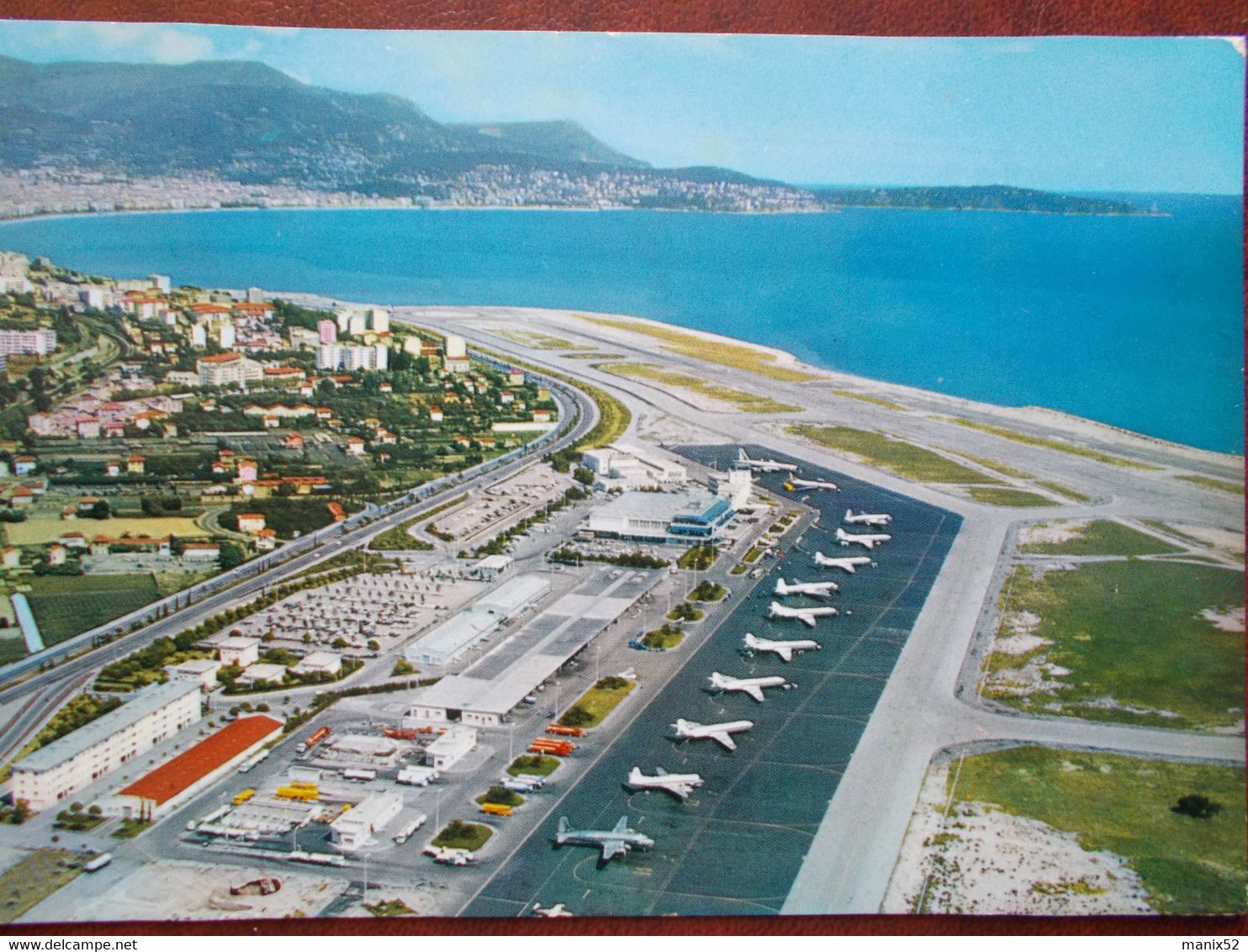 06 - NICE - Aéroport De Nice Côte D'Azur - Vue Aérienne. (les Pistes Et Les Avions) CPSM - Transport (air) - Airport