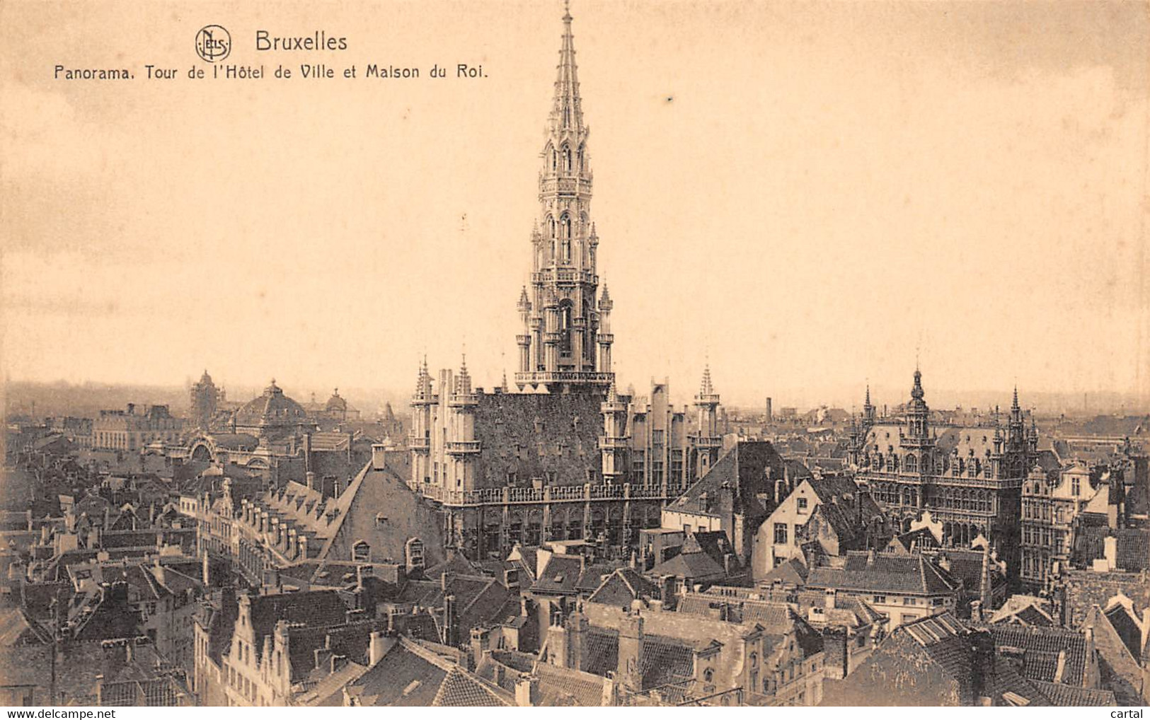 BRUXELLES - Panorama.  Tour De L'hôtel De Ville Et Maison Du Roi. - Panoramische Zichten, Meerdere Zichten