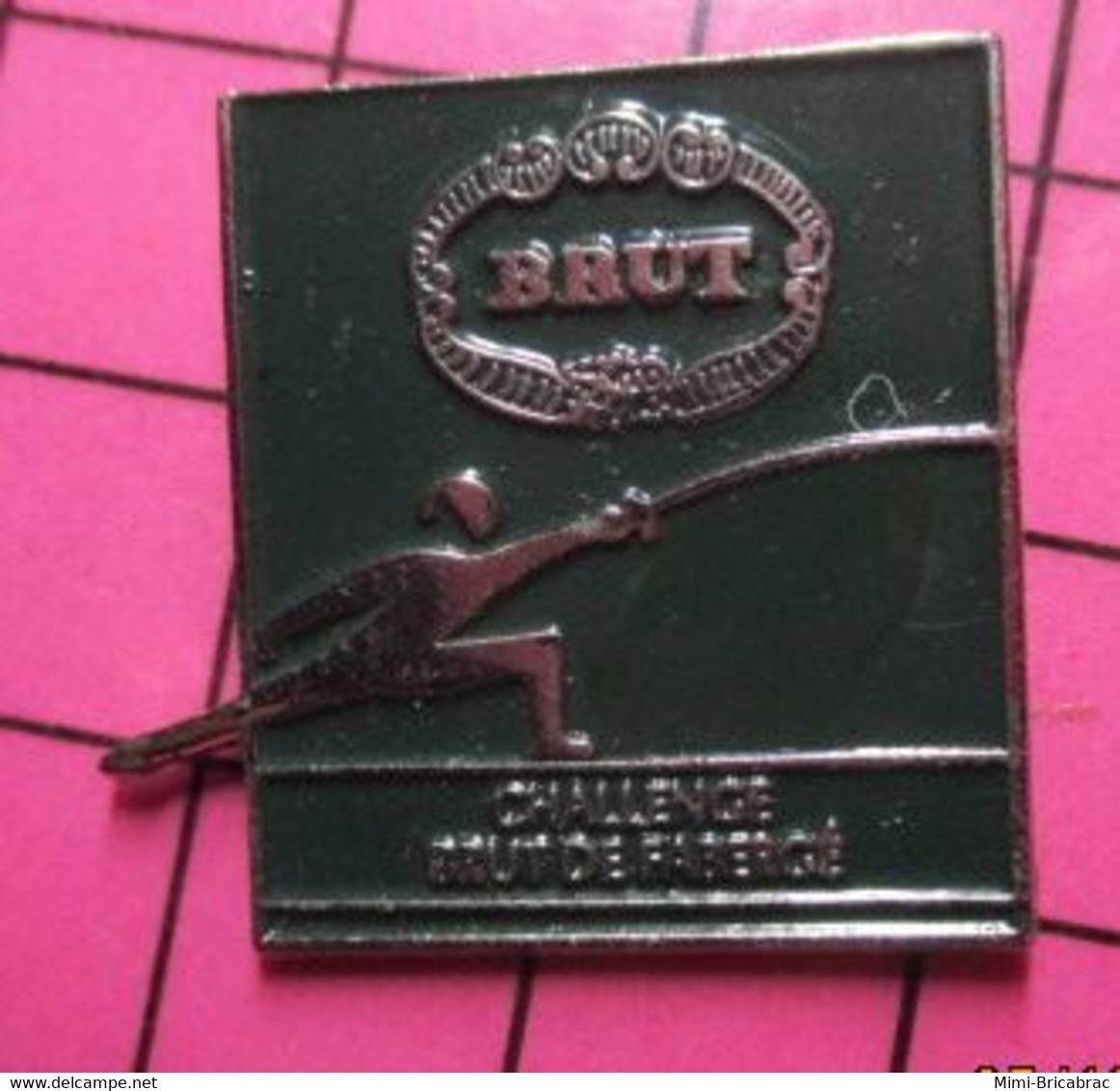 313h Pin's Pins / Beau Et Rare / THEME : SPORTS / ESCRIME CHALLENGE BRUT DE FABERGE - Escrime