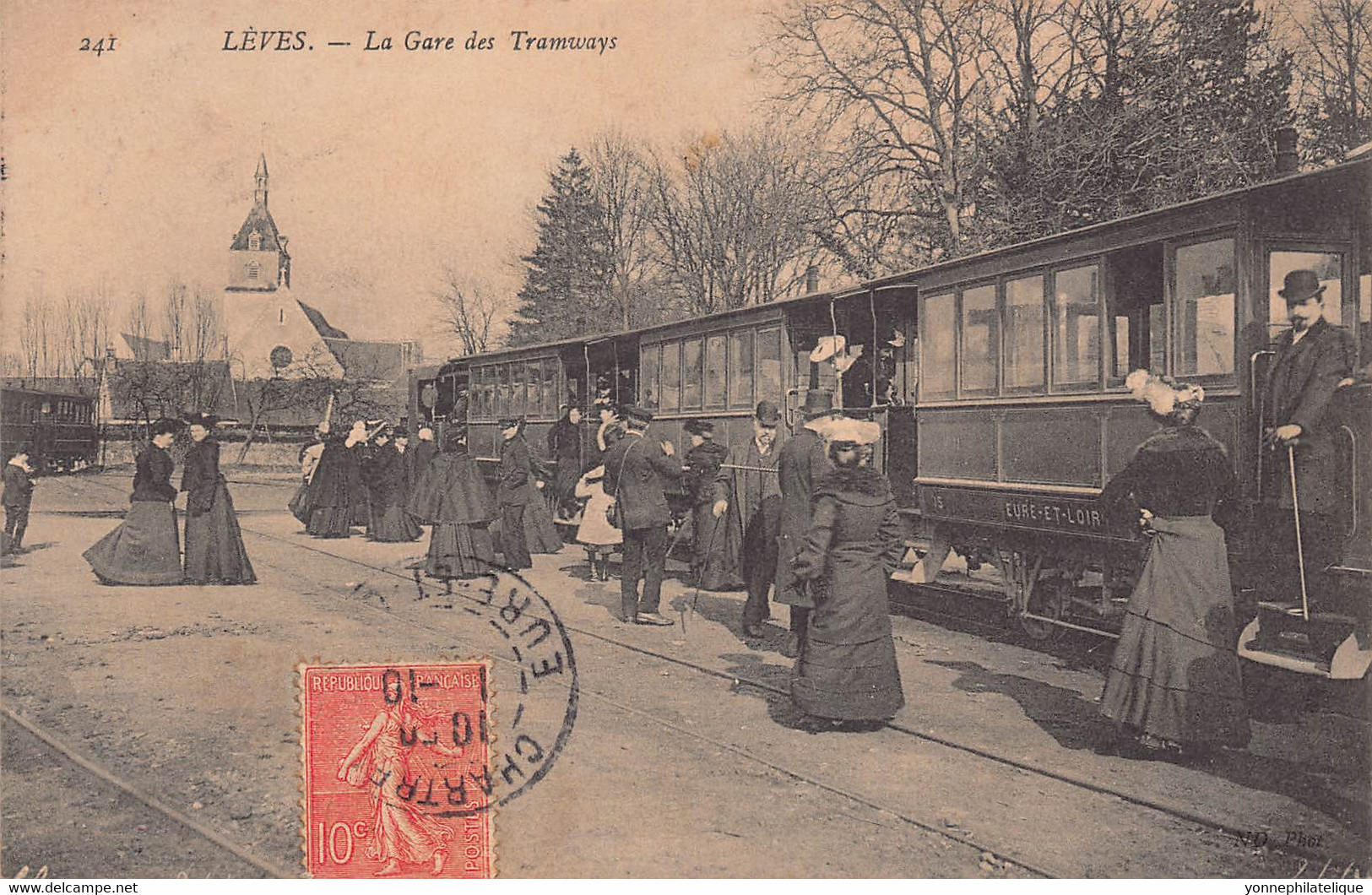 28 - EURE ET LOIR - LEVES - 10402 - La Gare Des Tramways - Descente Des Voyageurs - Lèves