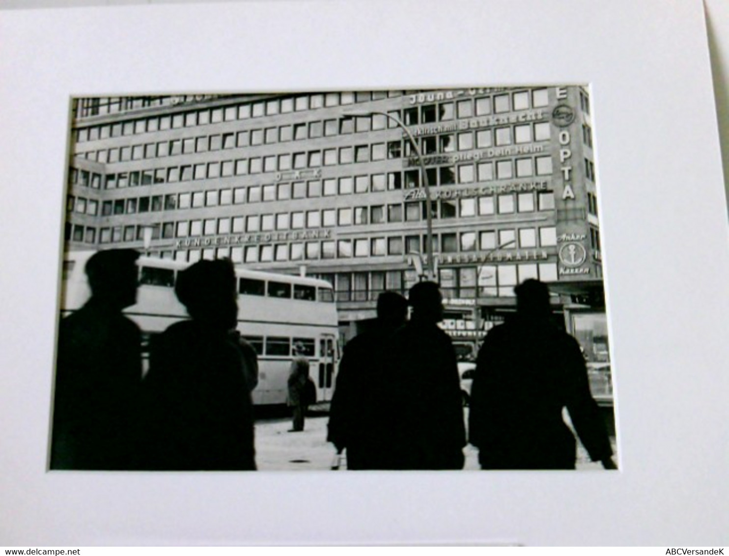 Originalfoto Gerd Kreutschmann. Nachkriegszeit Berlin Zoo - Viertel. Hier Nr. 14/31 - Gesigneerde Boeken