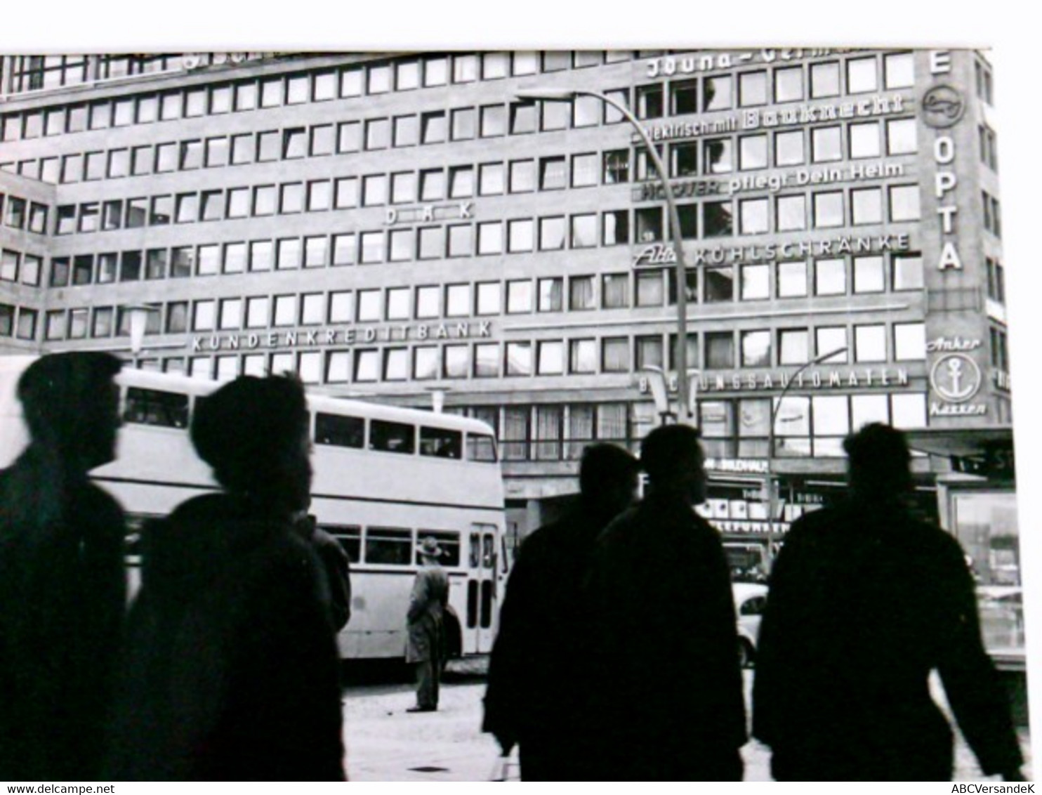 Originalfoto Gerd Kreutschmann. Nachkriegszeit Berlin Zoo - Viertel. Hier Nr. 14/31 - Gesigneerde Boeken