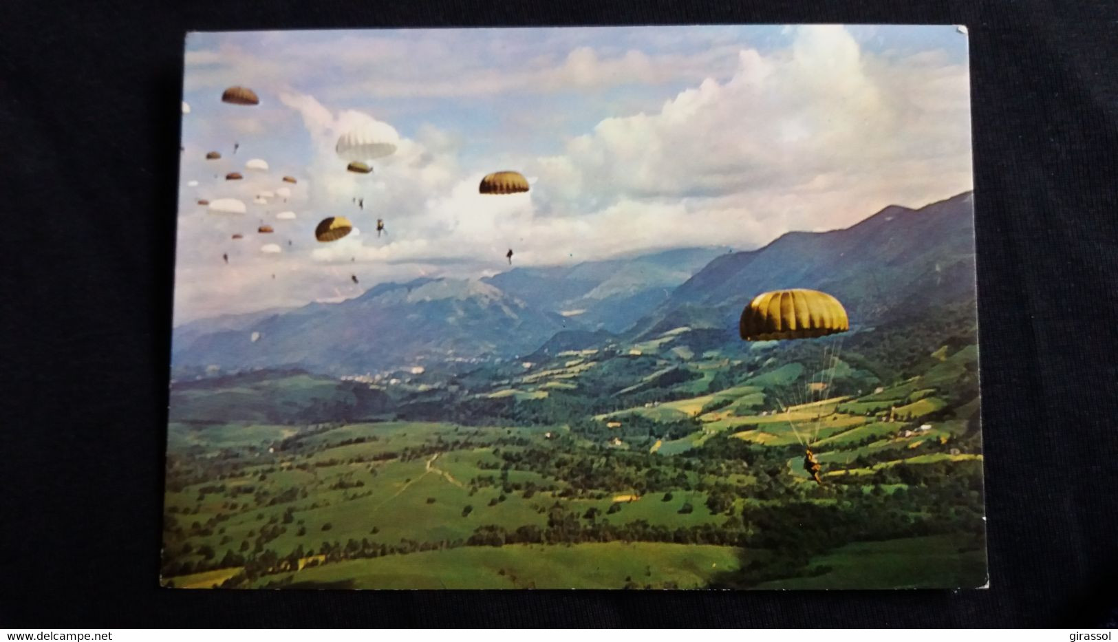 CPSM MATERIEL MILITAIRE Pluie De Parachutes ED DUJARDIN PIERRON - Parachutting