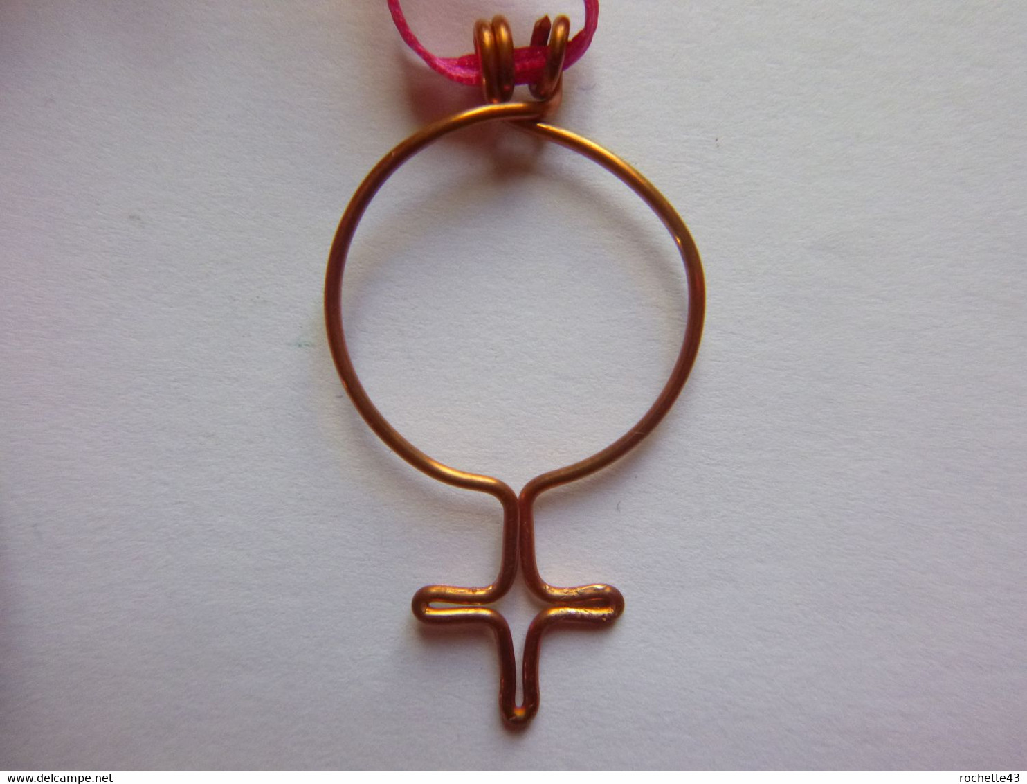 Pendentif Symbole De Vénus (femme) En Fil De Cuivre - Anhänger