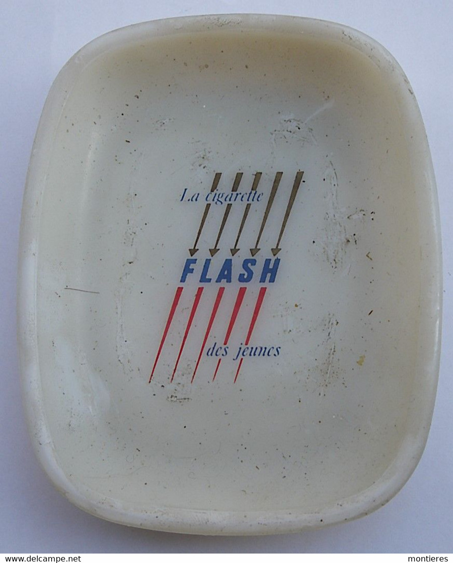 Cendrier Ashtray En Verre Opaliné Cigarettes FLASH La Cigarette Des Jeunes - Verre