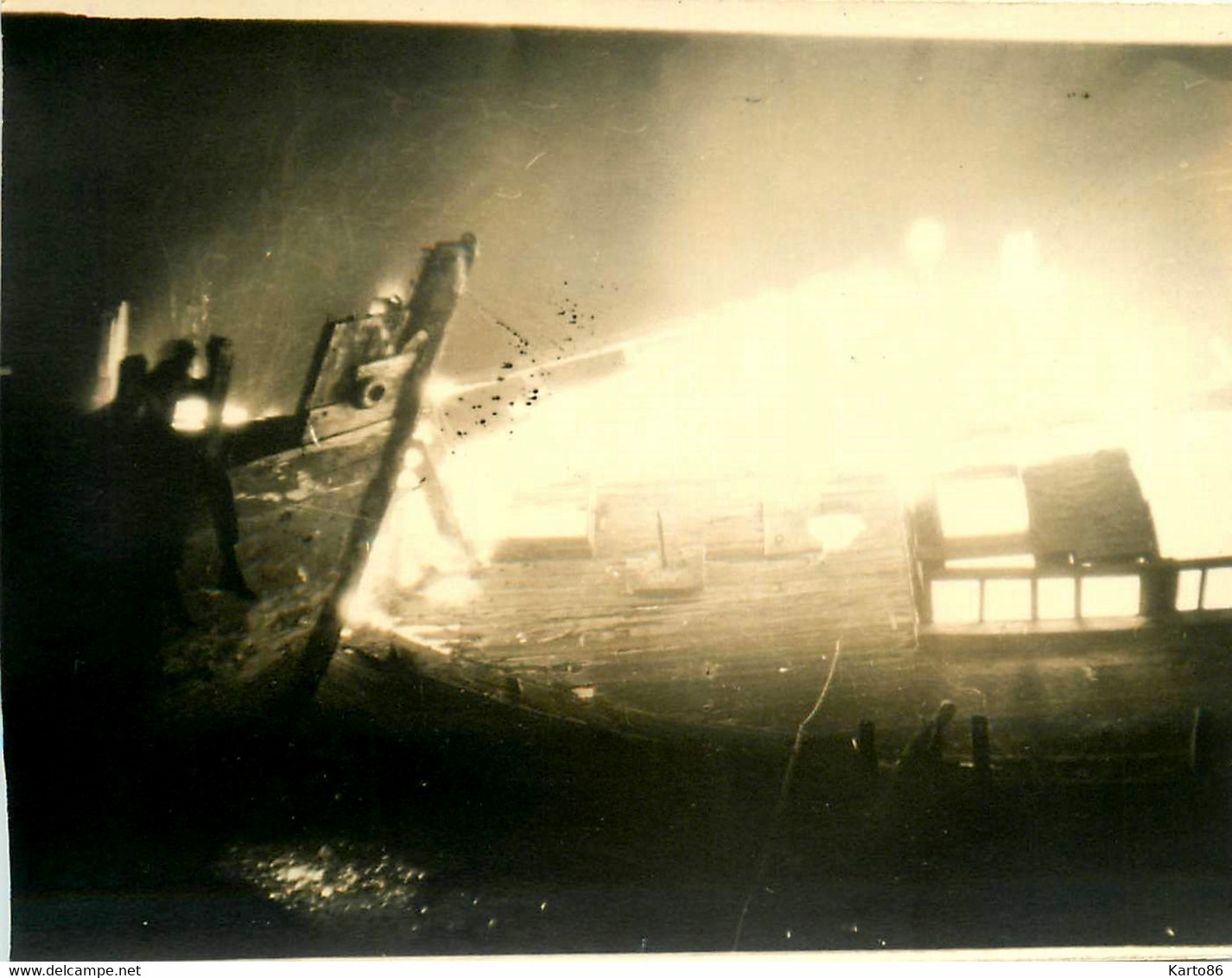 Pouldohan , Trégunc * 5 Photos Anciennes * Incendie épave Bateau Et Voiliers Caravelles - Trégunc