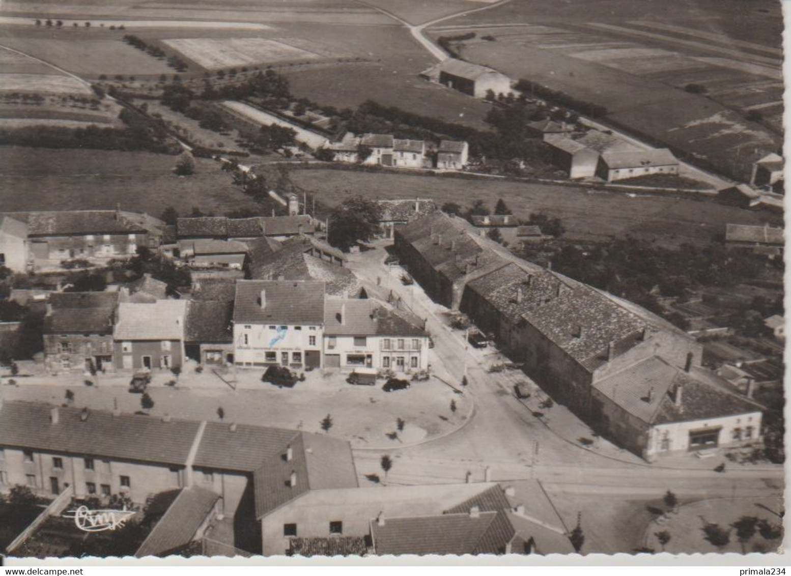 CHAMBLEY BUSSIERES - VUE SUR LA PLACE ET ROUTE NATIONALE - Chambley Bussieres