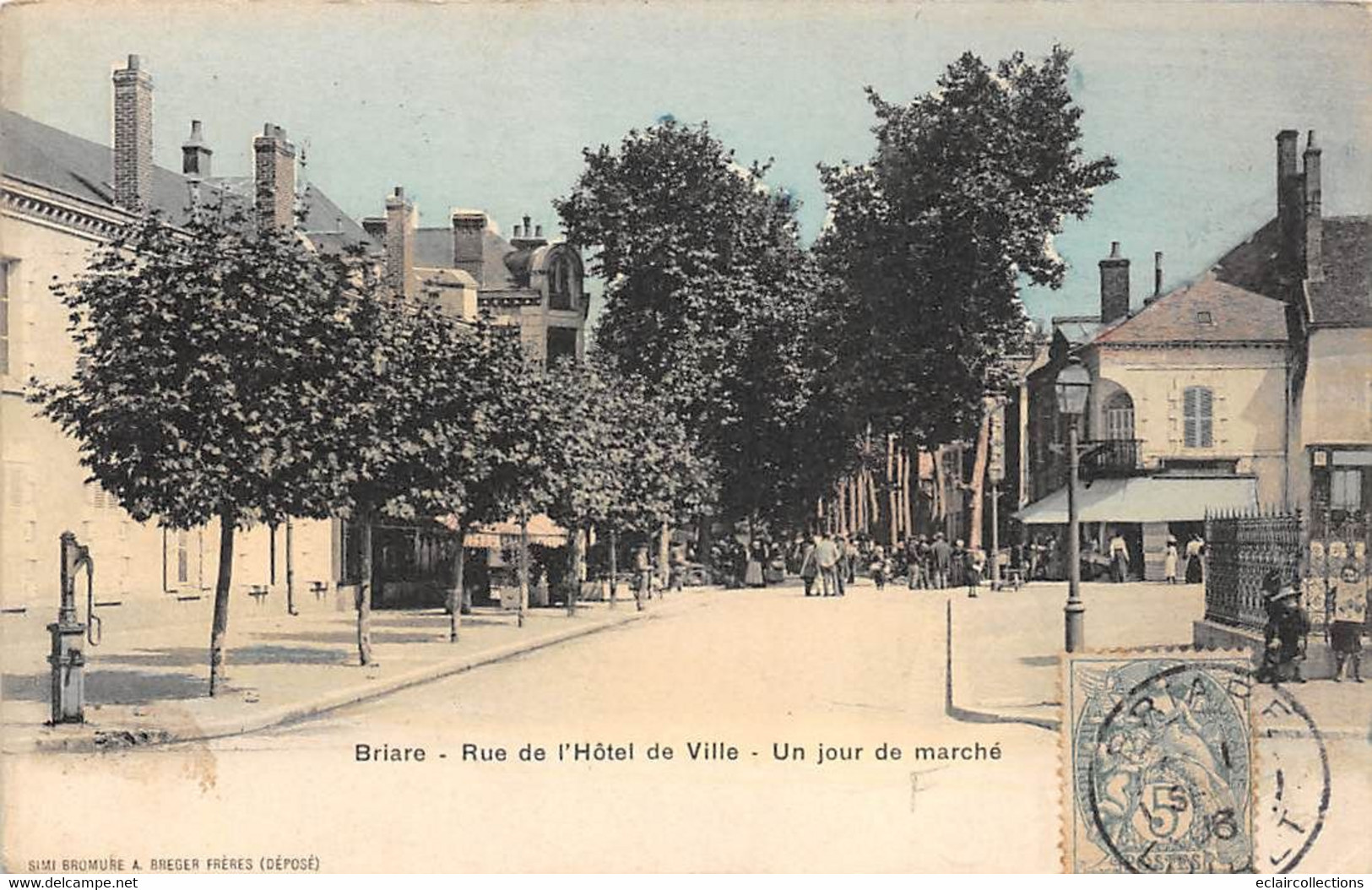 Briare        45          Rue De L'Hôtel De Ville. Jour De Marché        (voir Scan) - Briare