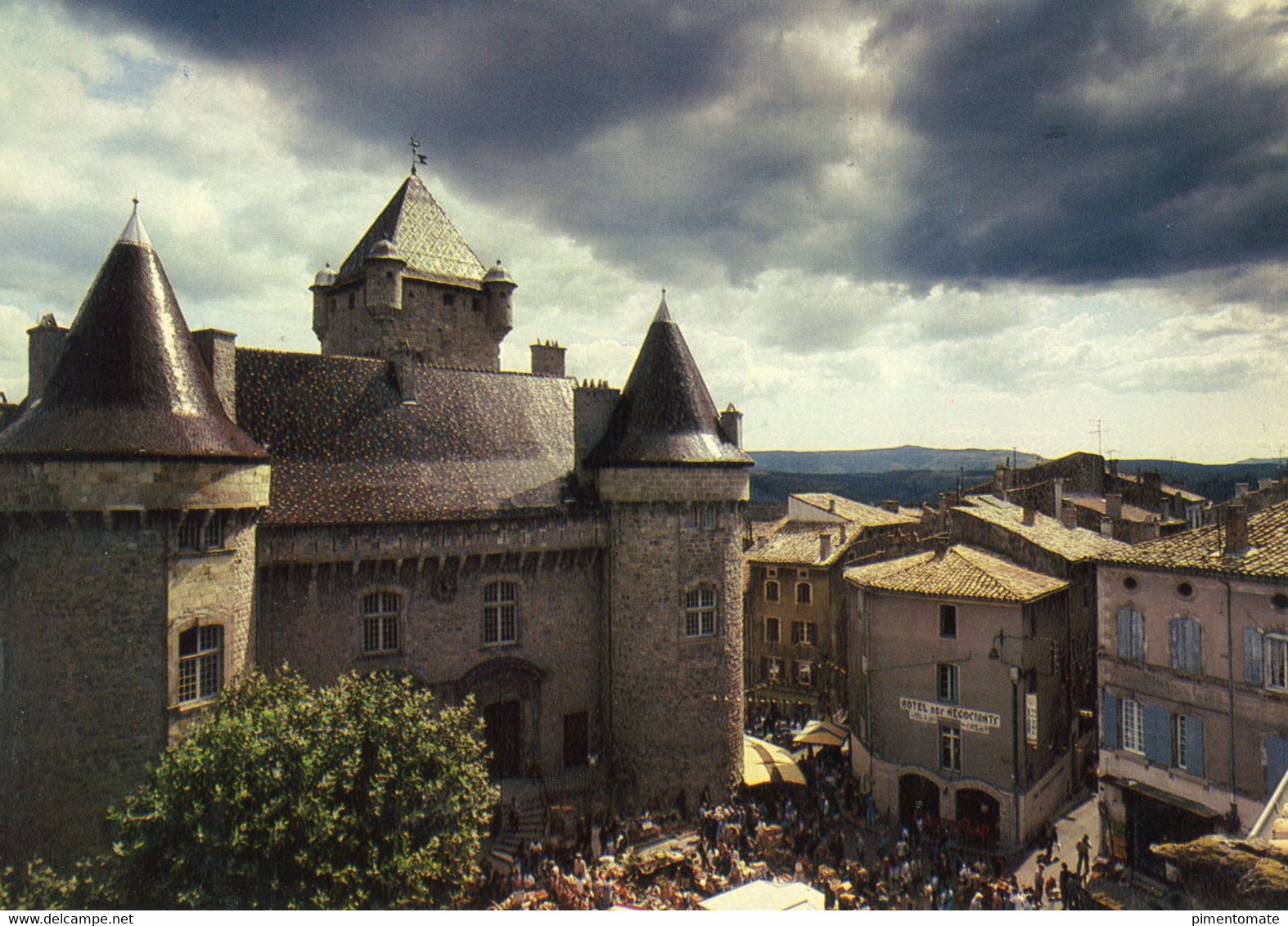 AUBENAS ENTREE DE LA VILLE DOME SAINT BENOIT JOUR DE MARCHE PLACE DE LA MAIRIE CHATEAU LOT 4 CARTES - Aubenas