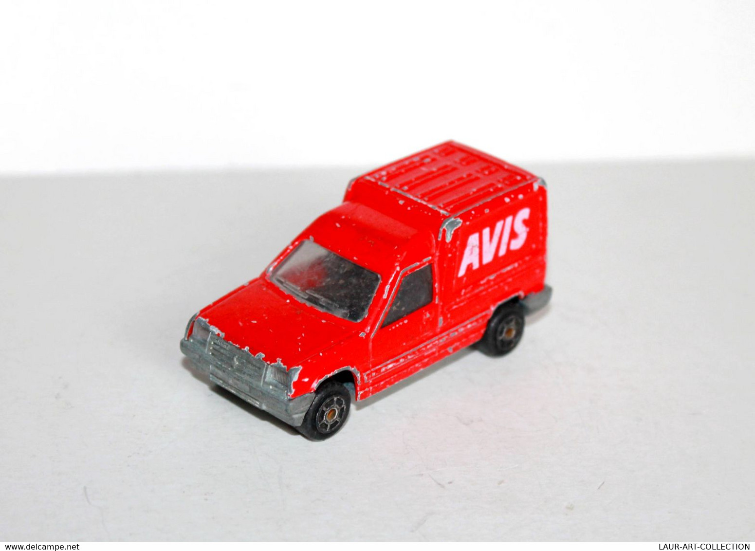 MAJORETTE - N°233 RENAULT EXPRESS AVIS - ECH 1/53 - ANCIENNE MINIATURE AUTO / MODELE REDUIT        (030122.19) - Majorette