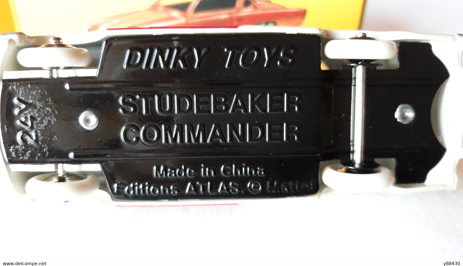 DINKY TOYS - STUDEBAKER  COMMANDER  - Miniature Avec Sa Boite Et Certificat - Réedition Atlas . Échelle 1/43 - Dinky