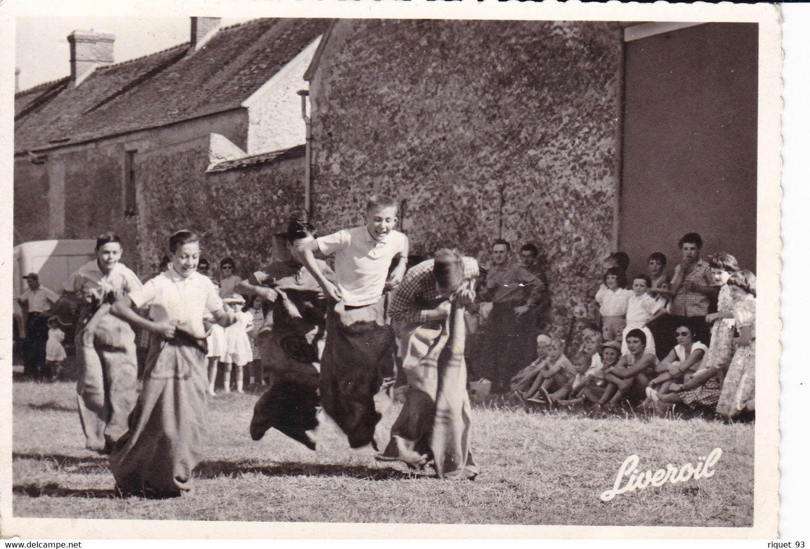 Publicité "Liveroïl" Suppositoires - Lab. CHAMBON-PERIGUEUX - Course En Sacs De Jeunes Ados. - Gruppen Von Kindern Und Familien