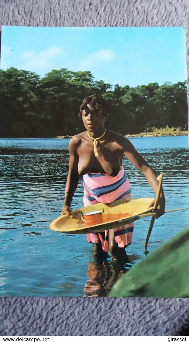 CPSM GUYANE FRANCAISE FEMME BOSCH FLEUVE MARONI  SEINS NUS NU ETHNIQUE 1986 DELABERGERIE 15 - Amerika