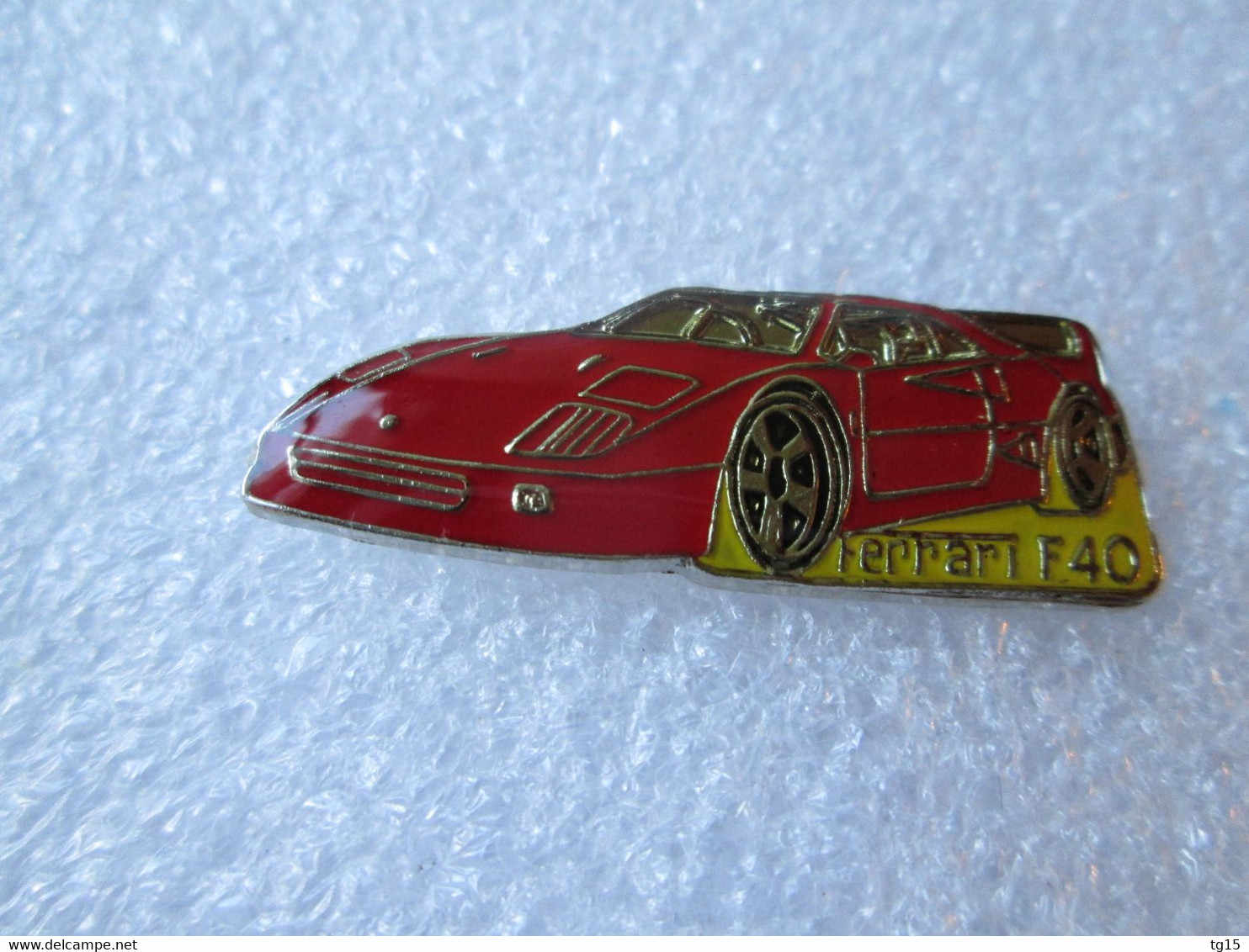 PIN'S    FERRARI  F 40 - Ferrari