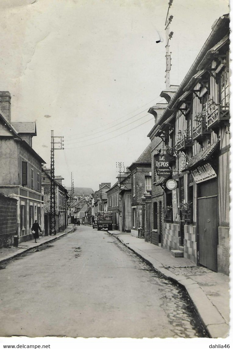 CPSM 27_LE NEUBOURG - Rue De Conches, Animation éloignée, Camionnette, Voir Descriptif Pour état - Le Neubourg