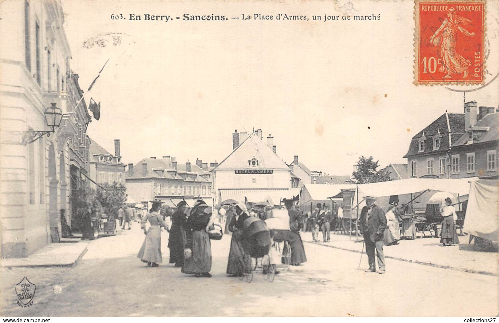 18-SANCOINS- LA PLACE D'ARMES UN JOUR DE MARCHE - Sancoins