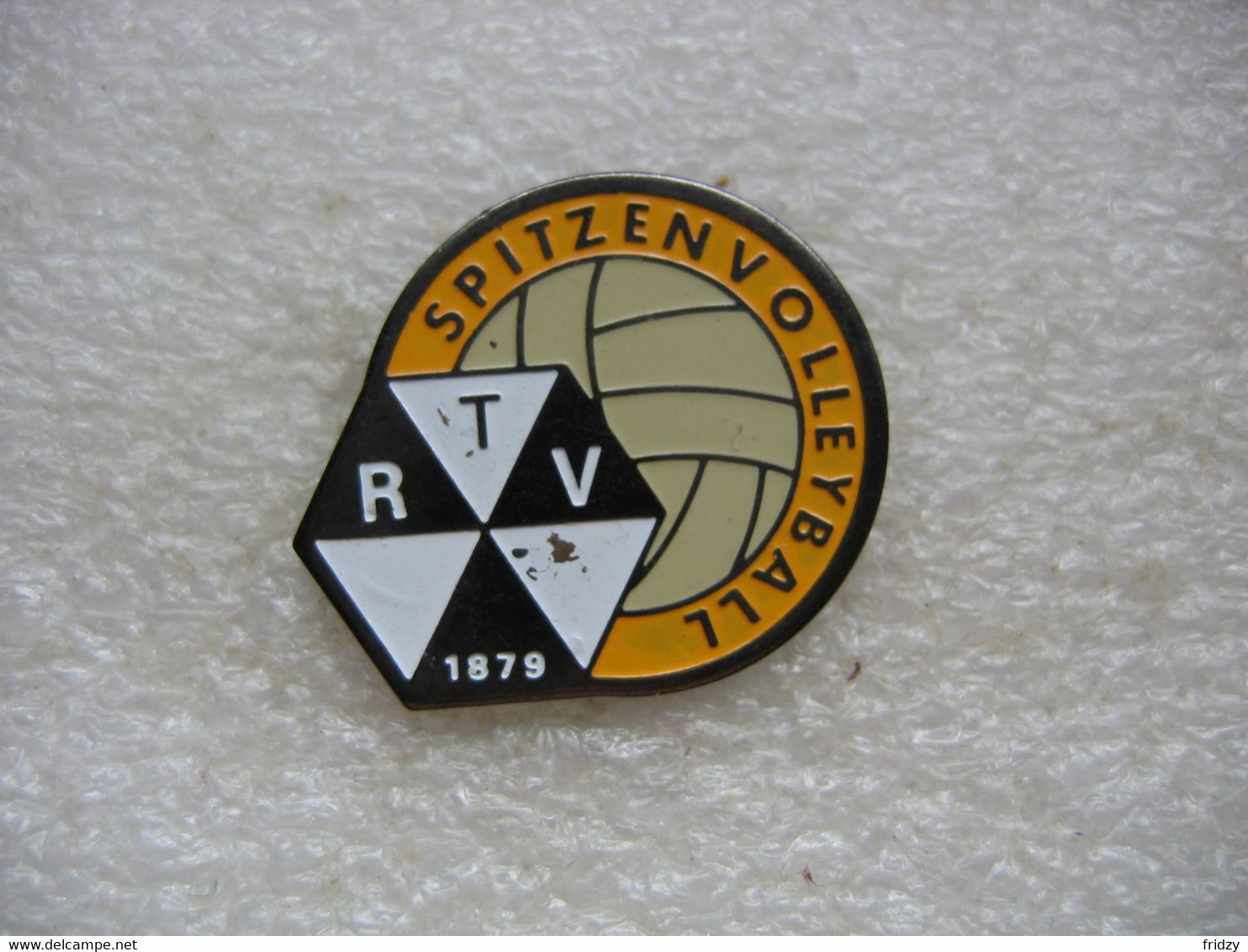 Pin's Spitzenvolleyball, RTV 1879 Basel Est Un Club Suisse De Volleyball Basé à Bâle - Volleyball
