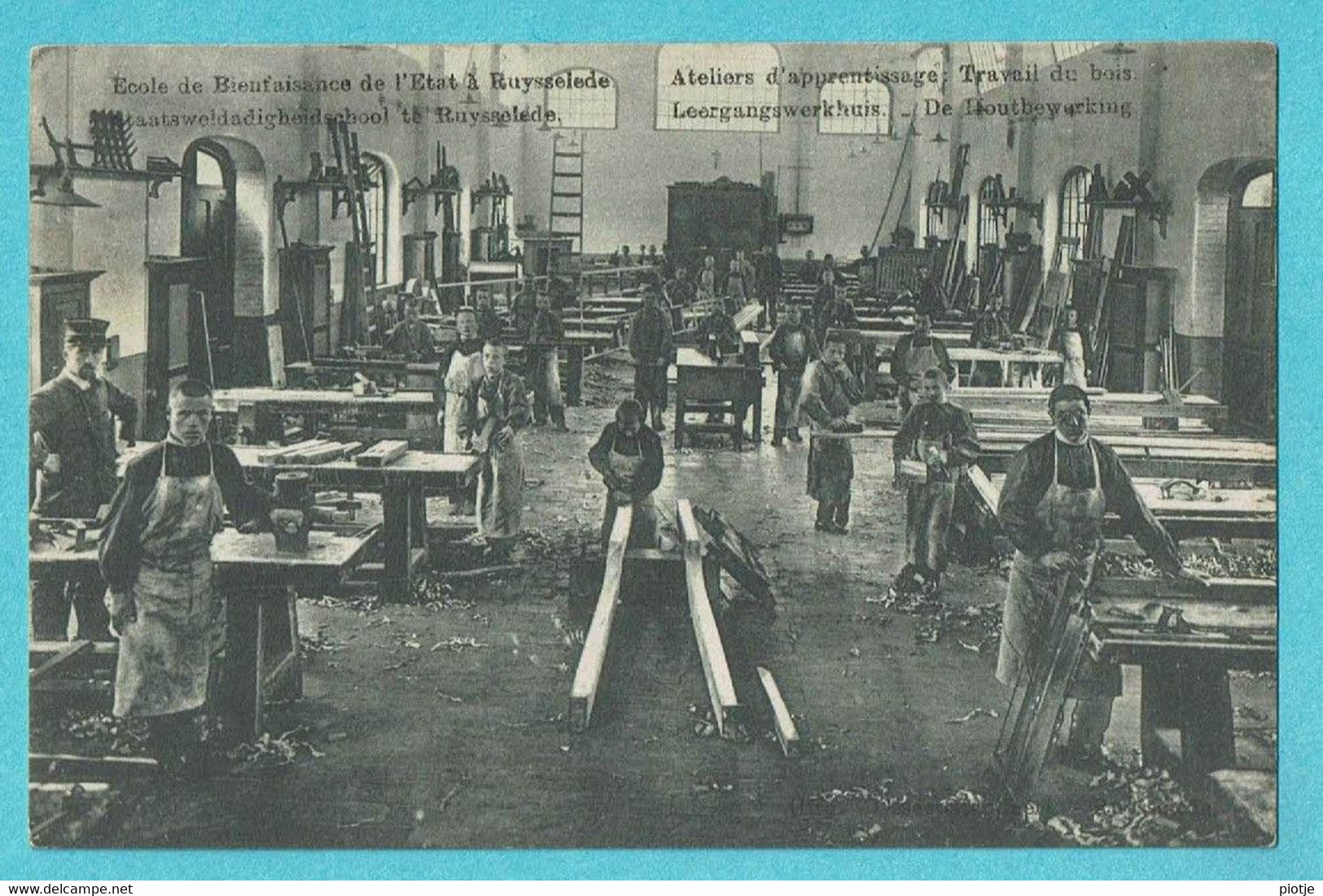 * Ruiselede - Ruysselede * (Uitg Cesar Standaert) école De Bienfaisance, Ateliers Travail Du Bois, Houtbewerking, Enfant - Ruiselede