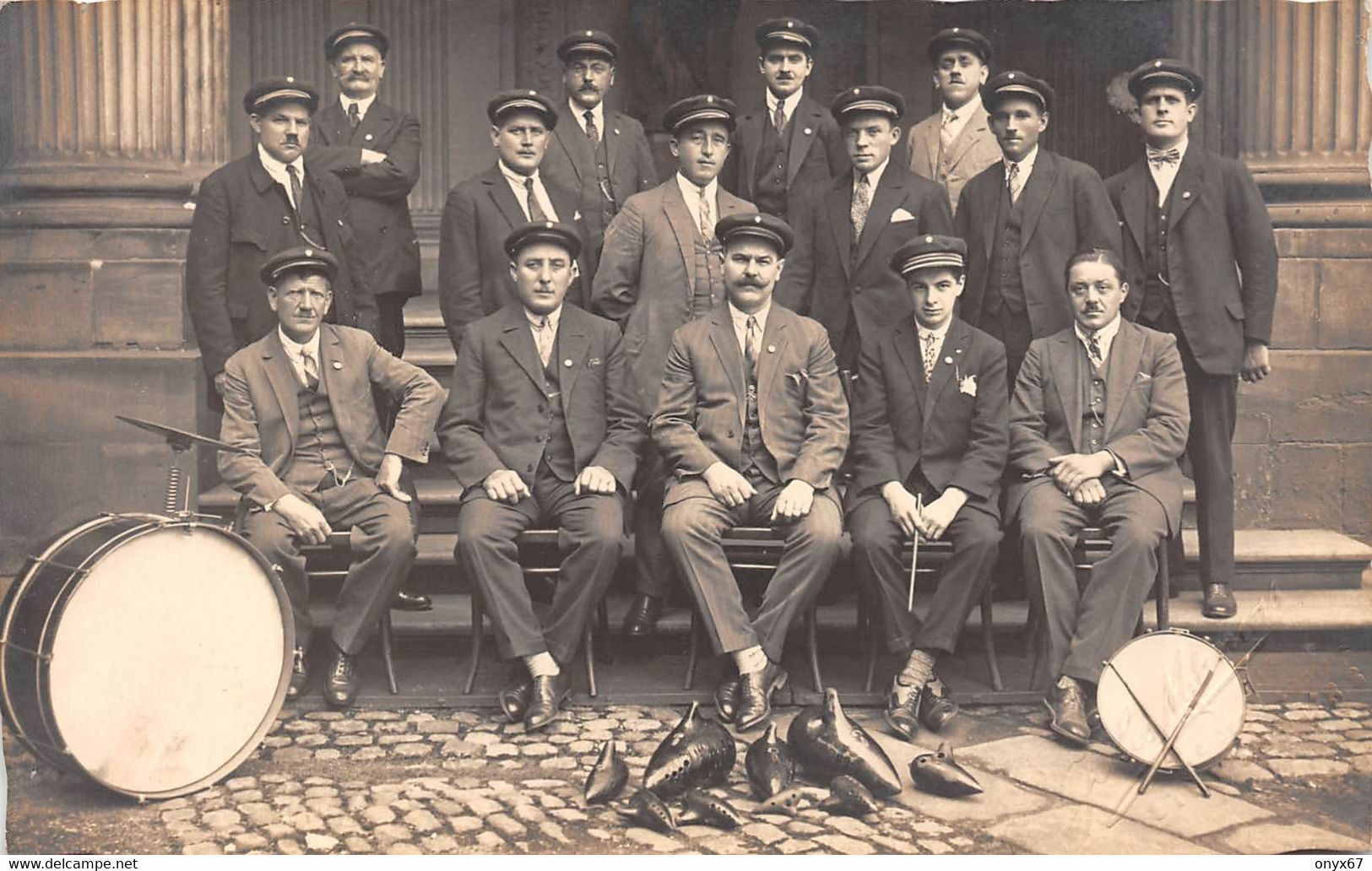 Carte Photo SCHILTIGHEIM-67-Bas-Rhin-Groupe Musiciens ? Devant L'ancienne Mairie Rue Principale-Photo Jules Manias - Schiltigheim