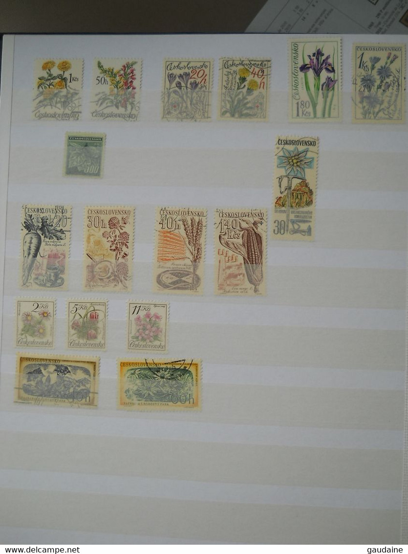 TCHECOSLOVAQUIE CESKOSLOVENSKO - LOT DE 730 TIMBRES DIFFERENTS - SET - COLLECTION