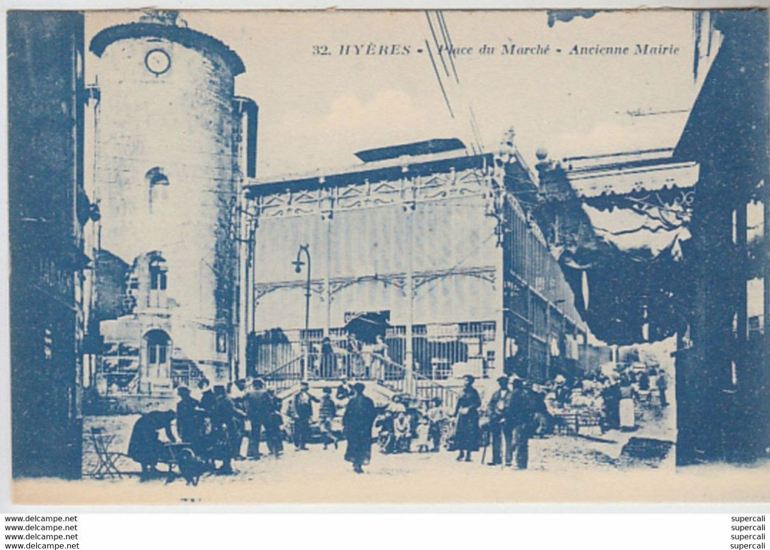 N°489  VAR.HYERES. PLACE DU MARCHE. ANCIENNE MAIRIE.HALLES.N° 32 G. ARTAUD.EDITEUR . - Halles