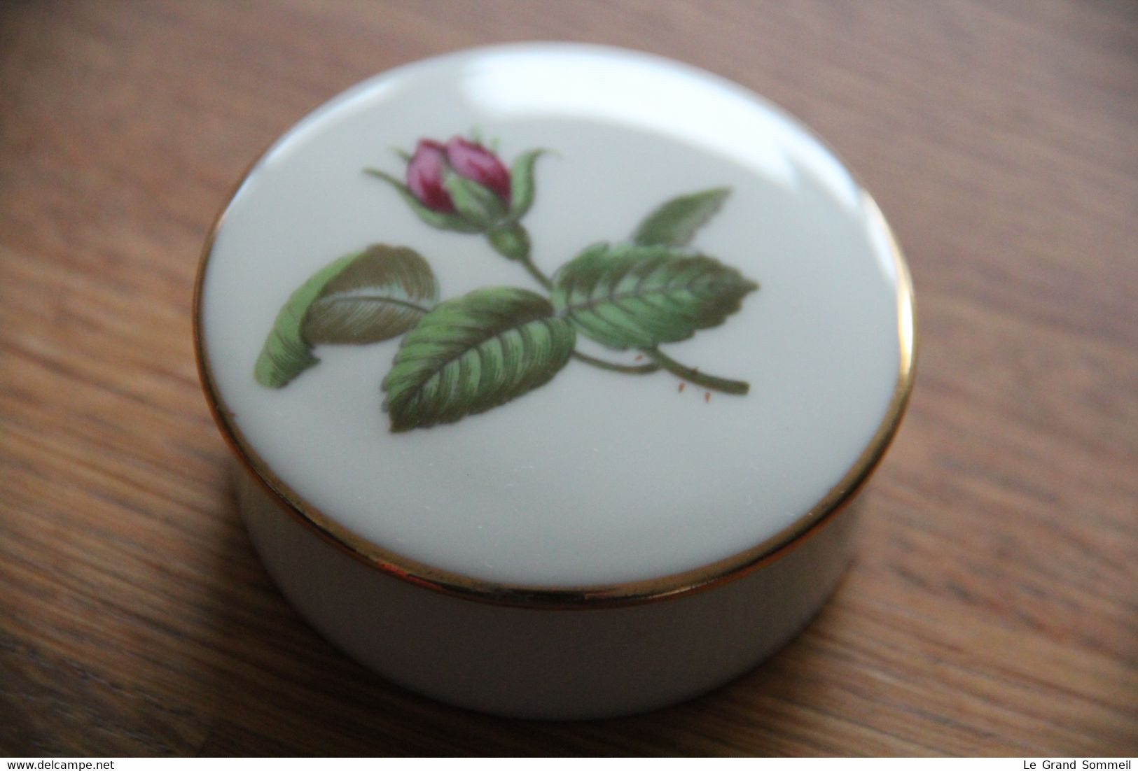 Petite Boîte Pilulier En Porcelaine De Paris Limoges Motifs De Roses - Limoges (FRA)