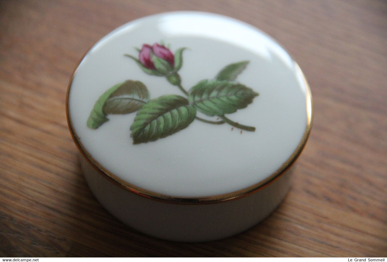 Petite Boîte Pilulier En Porcelaine De Paris Limoges Motifs De Roses - Limoges (FRA)