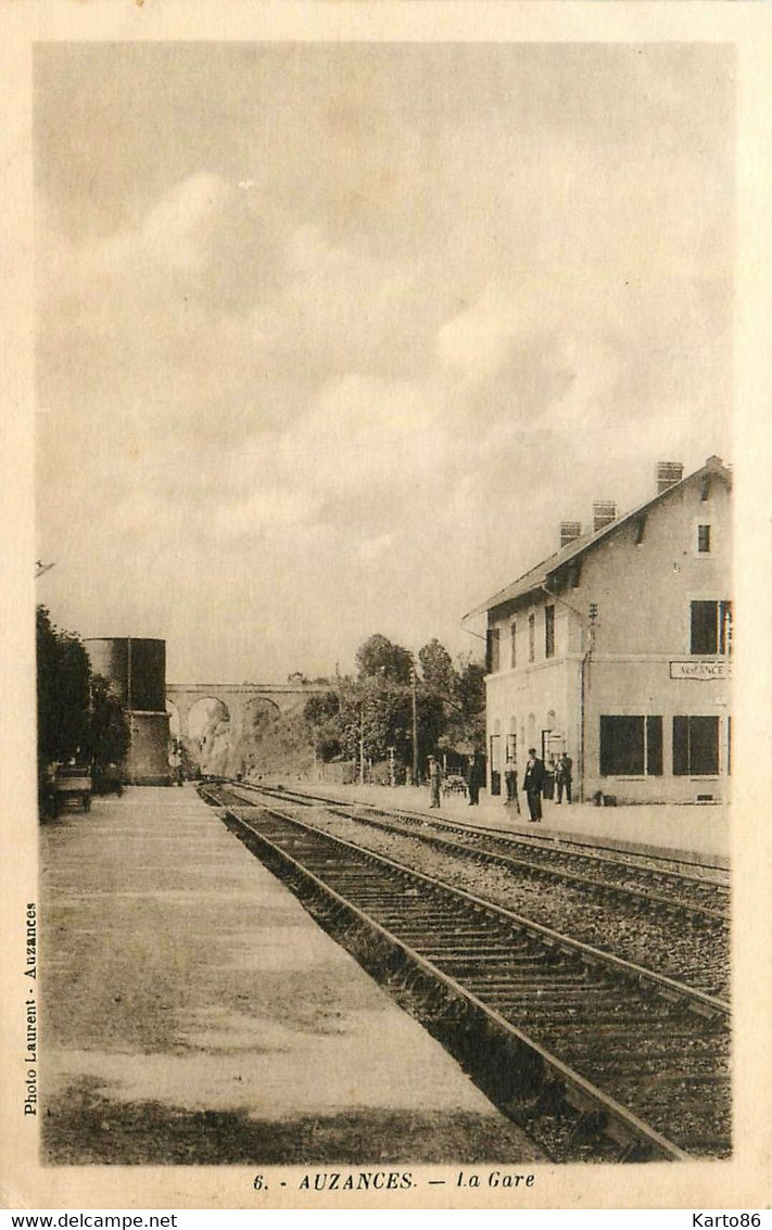 Auzances * Vue Sur L'intérieur De La Gare * Ligne Chemin De Fer - Auzances