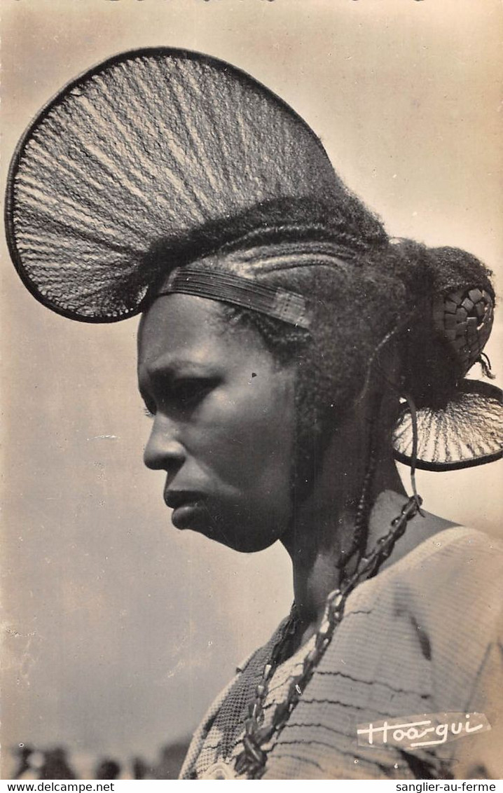 CPA GUINEE COIFFURE EN CIMIER D'UNE FEMME DU FOUTADJALON - Guinea