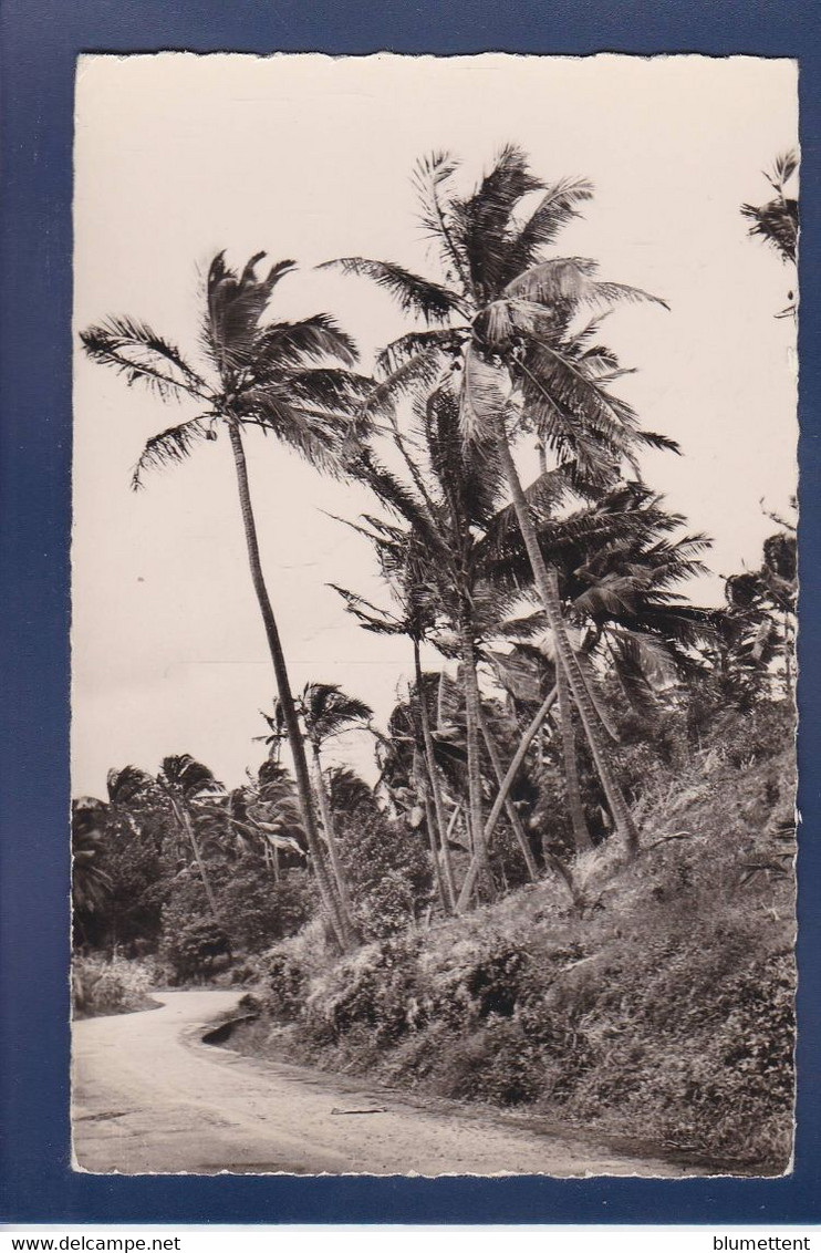 CPSM La Réunion Voir Le Dos Sainte Suzanne Timbres Surchargés - Autres & Non Classés