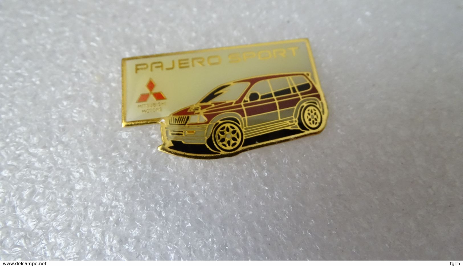 PIN'S    MITSUBISHI   PAJERO  SPORT - Mitsubishi