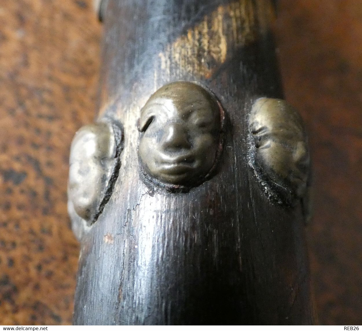 flute ancienne decoree motifs laiton tous differents