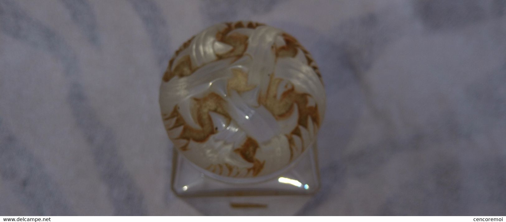 flacon à parfum ancien, la rose Jacqueminot de René Coty, modèle réalisé par René Lalique vers 1906