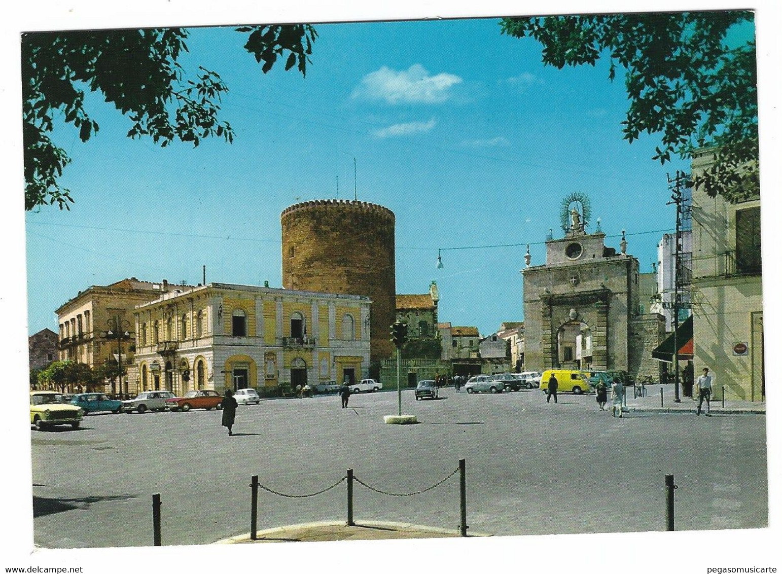 15245 - BITONTO PIAZZA MARCONI ANIMATA AUTO CAR 1960 CIRCA - Bitonto