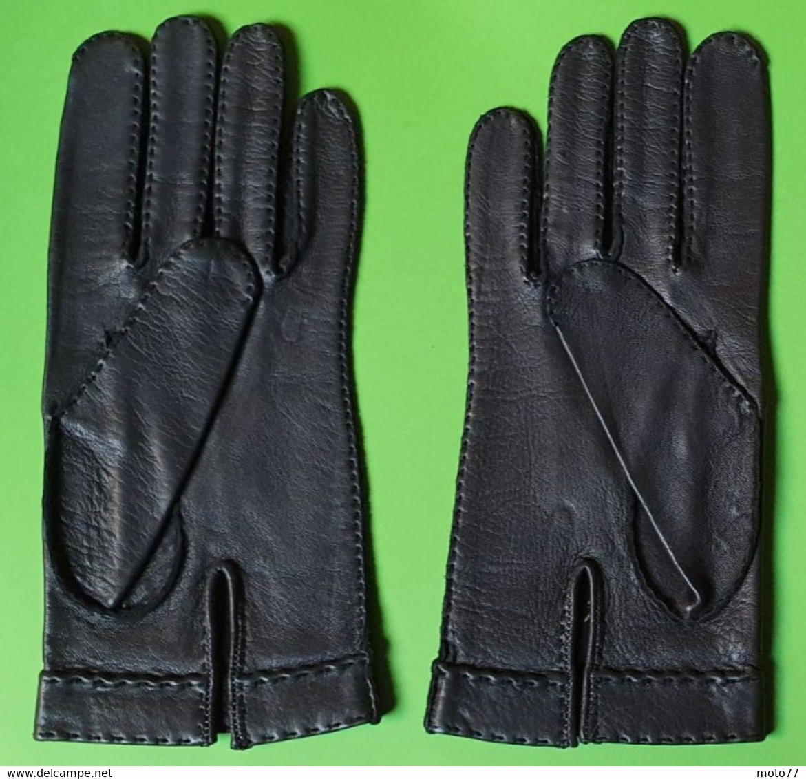 Ancienne Paire GANTS En CUIR Souple Noir - Talle 8 1/4 - Très Bon état Jamais Utilisé - Environ  L24x11 Cm - Vers 1960 - Autres & Non Classés