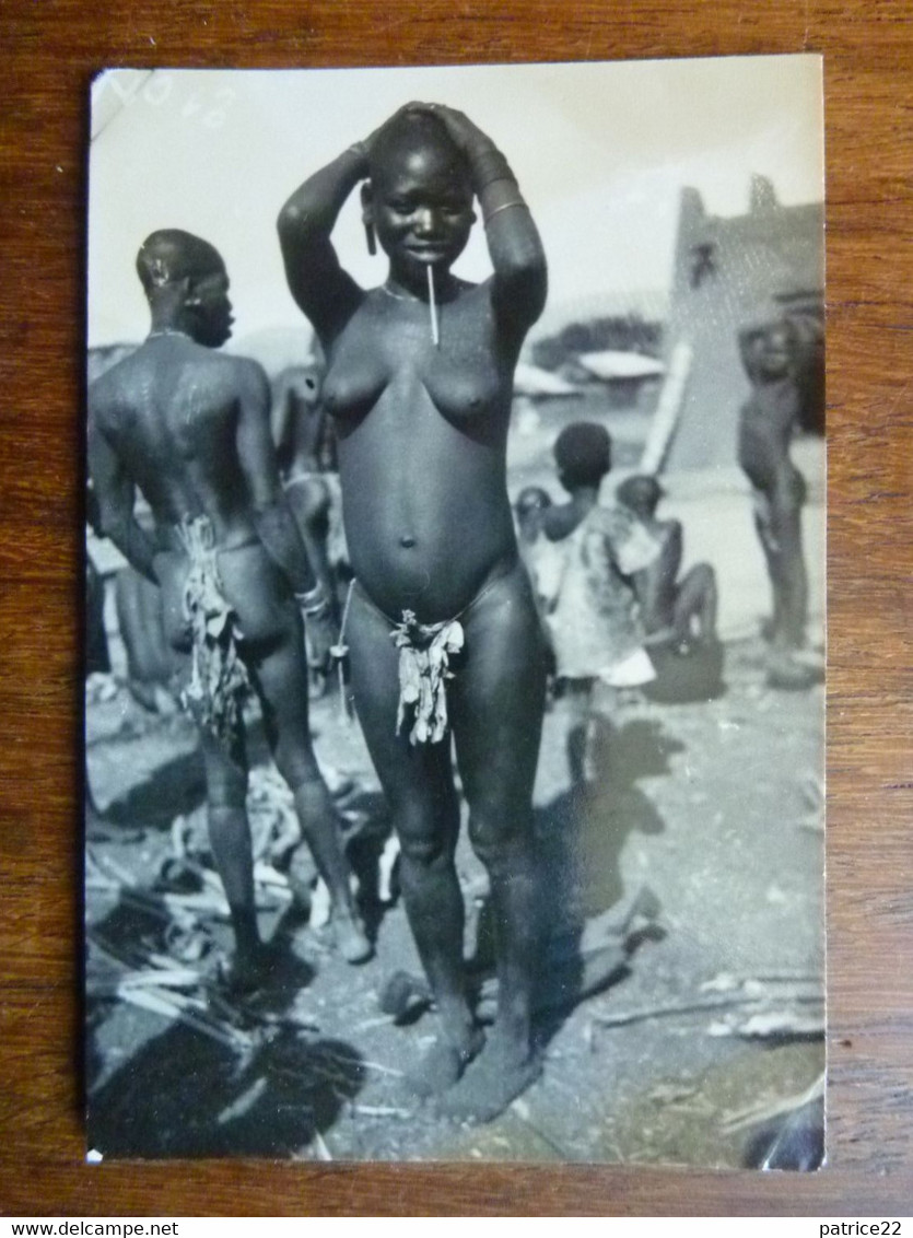 Carte Photo Inédite Années 50 Non écrite  -  Femme Avec Cache Sexe Et Piercing Percing Lèvre Inférieure - Ohne Zuordnung