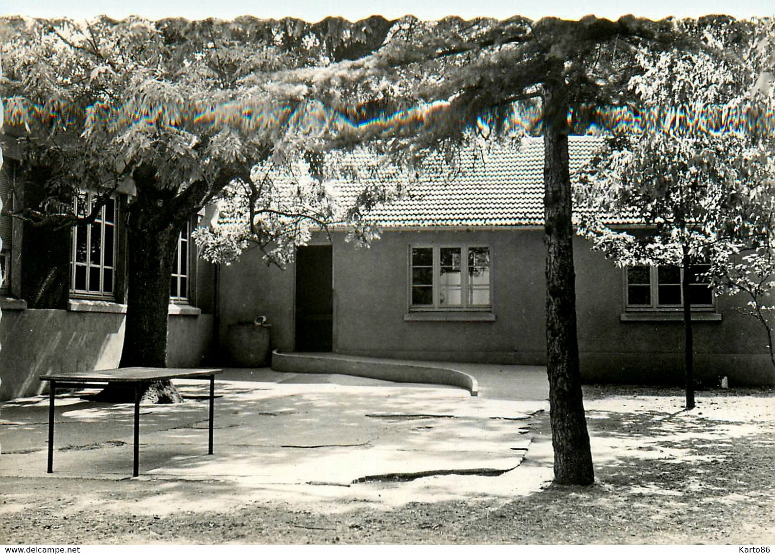 St Fargeau * La Cour De L'école Du Village - Saint Fargeau Ponthierry