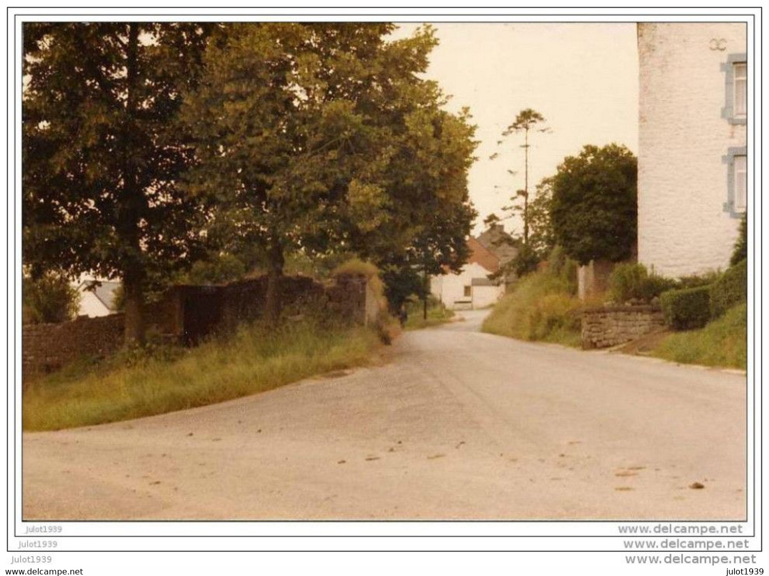 CHASTRES ..-- WALCOURT ..--  Vue Du Village . - Walcourt